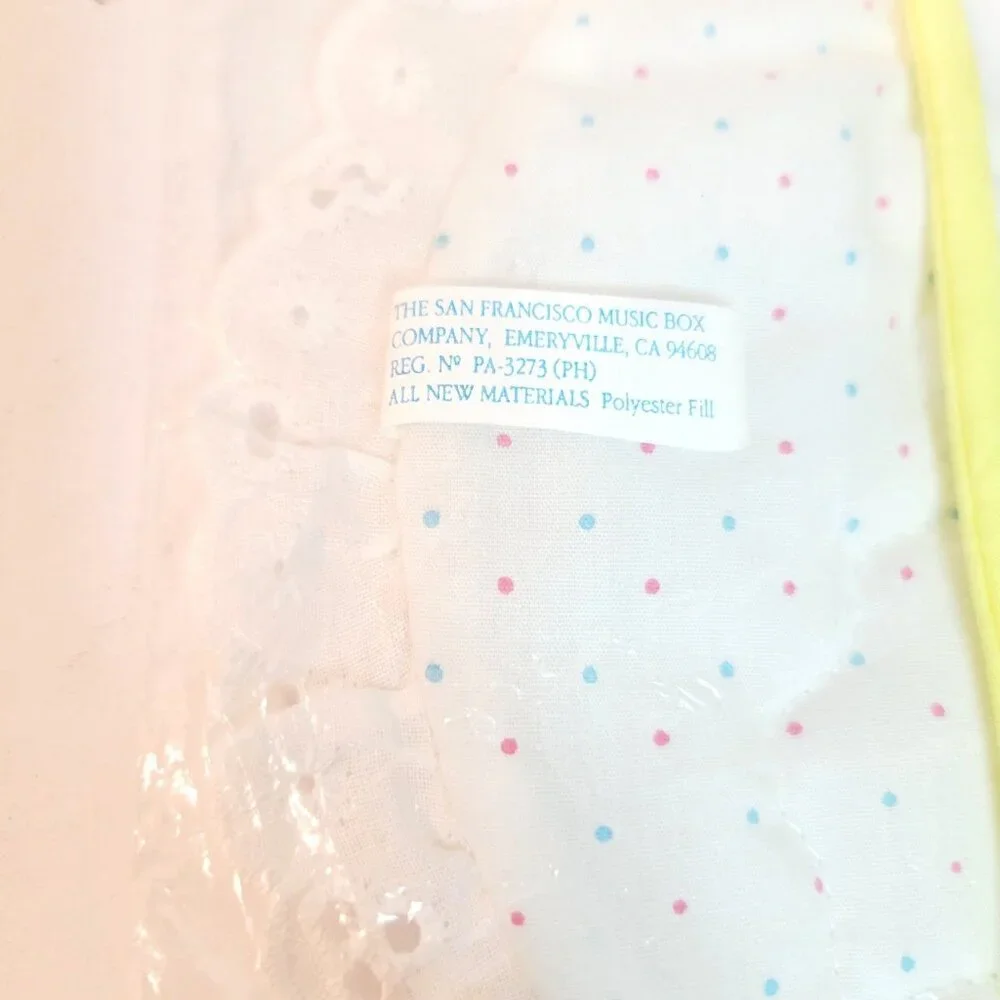 Vtg NOS It's a Small World Music Box Company Teddy Bear Embroider Baby Bib WORKS